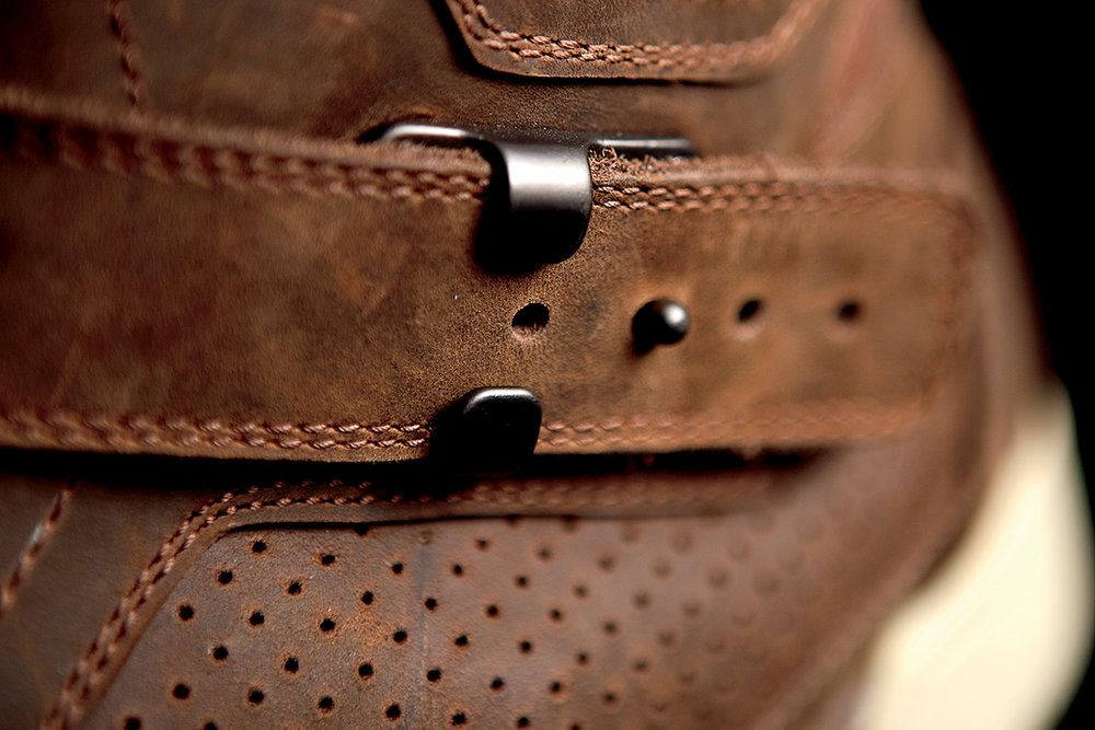 Мотоботы - ICON 1000 TRUANT (коричневые)