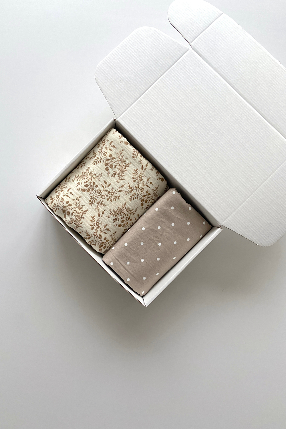 Набор пеленок "Коричневые веточки XS"