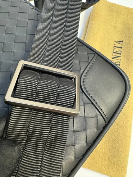 Сумка мужская кожаная Bottega Veneta через плечо