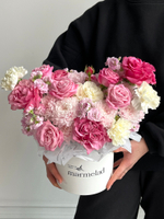 Цветочная коробка в розовых оттенках размер S