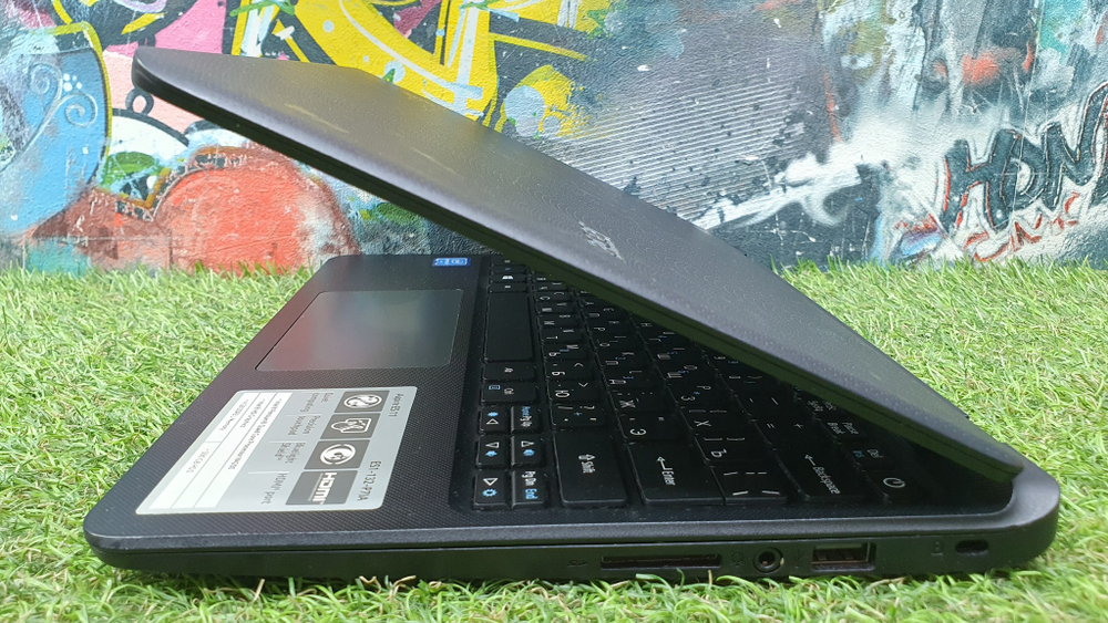 Ноутбук Acer  Pentium/4 GB/Aspire ES1-132-P7JA [nx.gg2er.003]/Windows 10