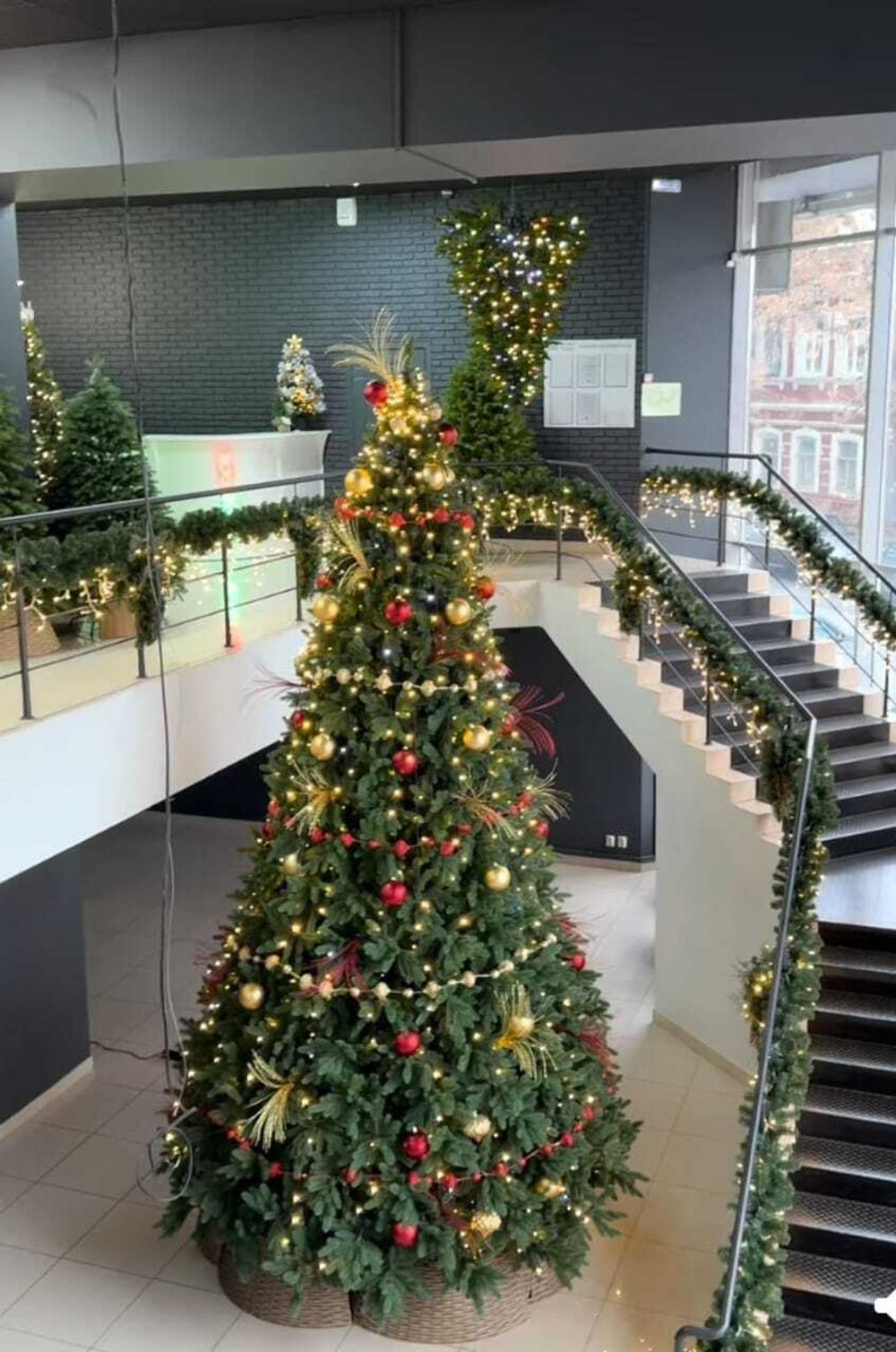 Большая елка «Городская» (Литая хвоя) 5 м