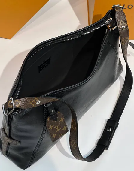 Сумка Louis Vuitton Vibe Carry All East West