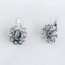 "Камелия" серьги в серебряном покрытии из коллекции "Самоцветы" от Jenavi с английским замком