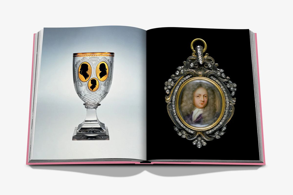 Книга Assouline 18th Century Style в твердом переплете