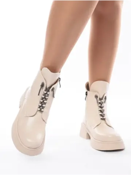 Зимние ботинки на высокой платформе