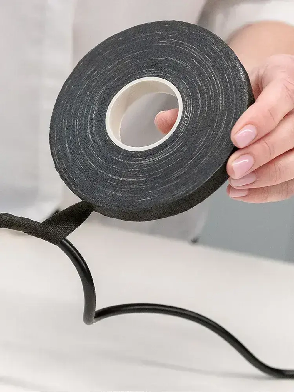 Изолента черная ХБ Aviora, 15 мм * 20 м, 460 мкм, от -50С до +80С, напряжение пробоя 800 V