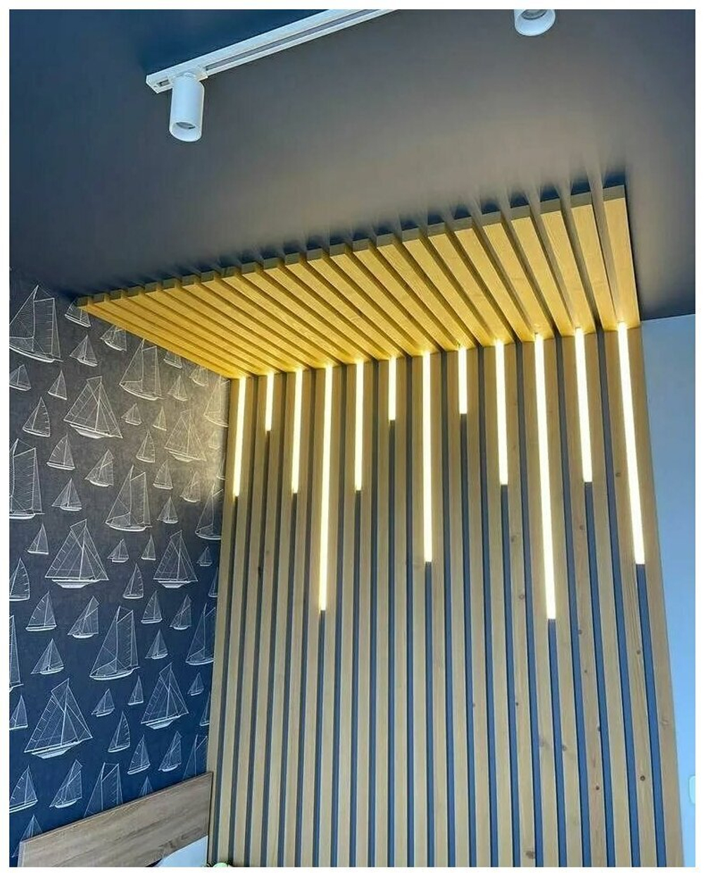 Потолочно-стеновые рейки с подсветкой из Сосны 50х25мм