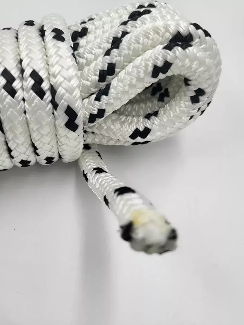 Шнур плетеный ШВАРТОВЫЙ 14,0 мм 2700 кг, 12 м