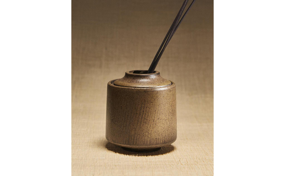 Zara Home PALO SANTO REED DIFFUSERS — ароматический диффузор с тростниковыми палочками, Пало Санто, 100 мл