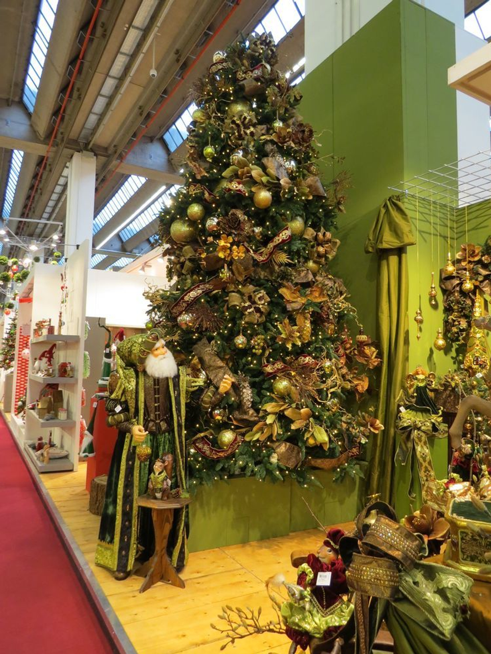 Ель Нормандия 215см 400 ламп темно-зеленая Triumph Tree