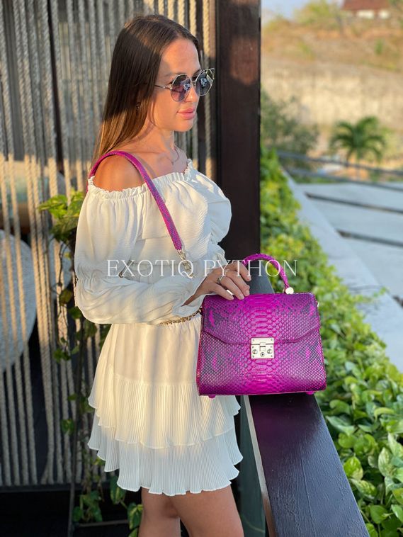 Сумка из кожи питона розового цвета BG-476