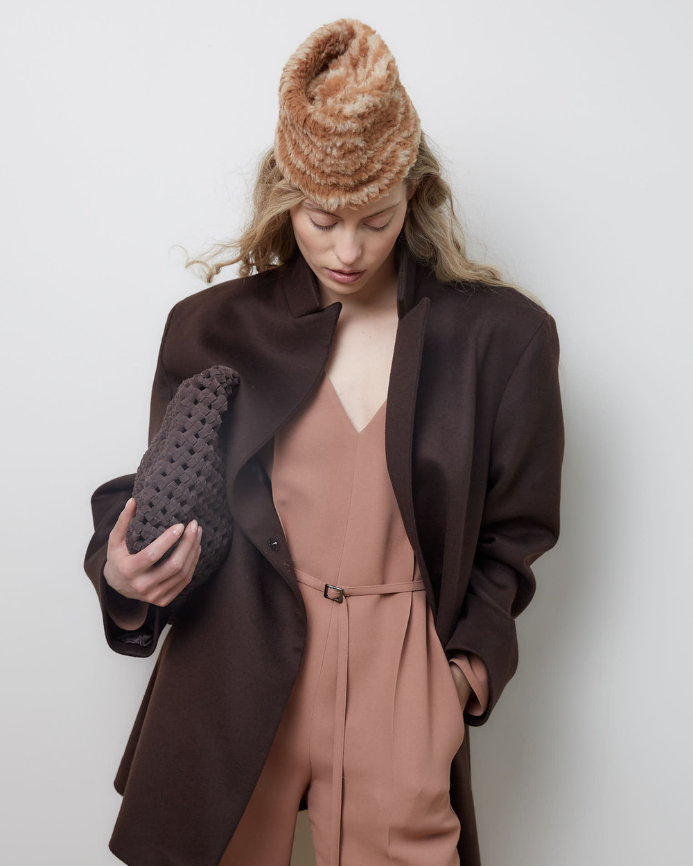 Пальто с асимметричным низом из шерсти и кашемира Диор темный шоколад