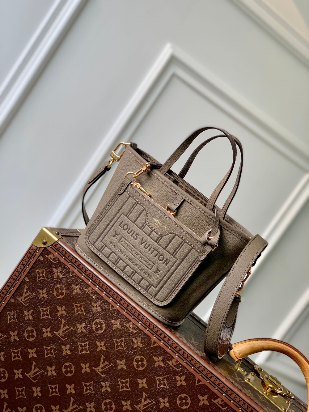 Louis Vuitton Neverfull Bandouliere Inside Out BB