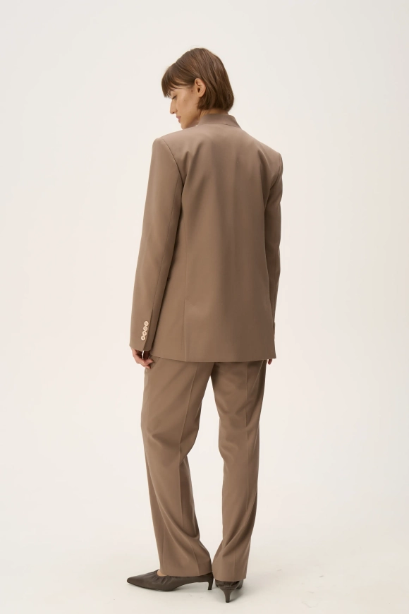 Свободные брюки прямого кроя