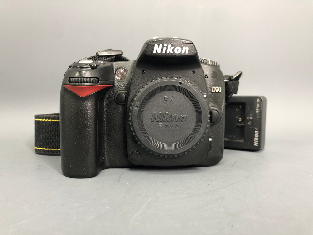 Nikon D90 (Не делает фото, ошибка EM) 36.200 кадров