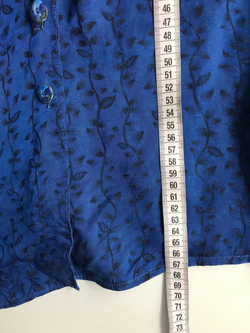 Блузка красивого оттенка и нежным принтом, маркировка 38, визуально на 44 размер