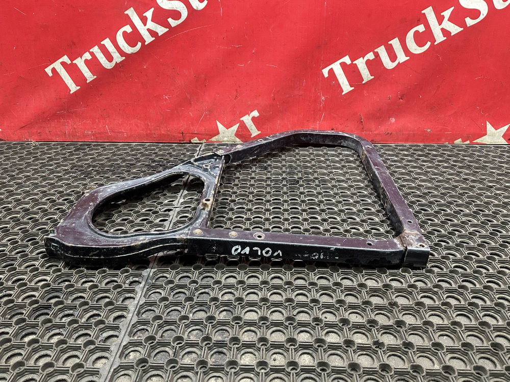 Кронштейн крыла передний правый