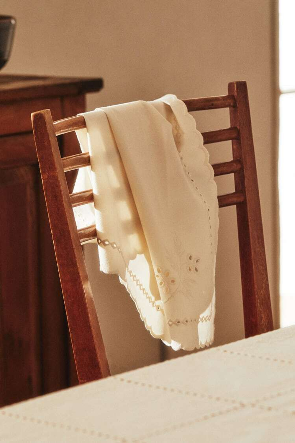 ZARA HOME УПАКОВКА САЛФЕТОК С ВЫШИВКОЙ (УПАКОВКА ИЗ 2 ШТУК), ЭКРЮ