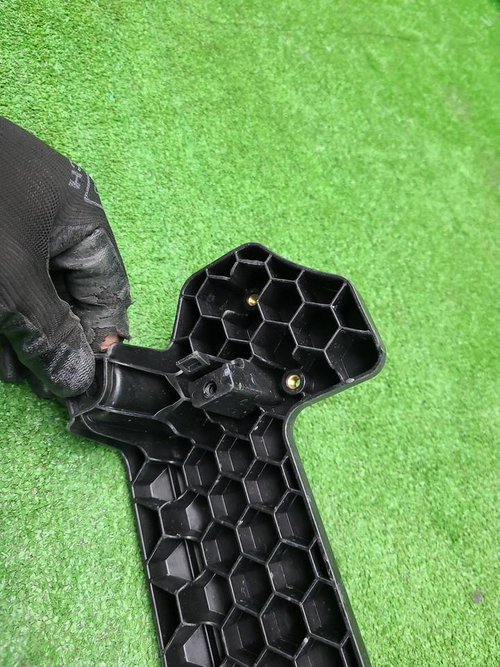 Кронштейн блока предохран. Mercedes S W223 (20-нв)