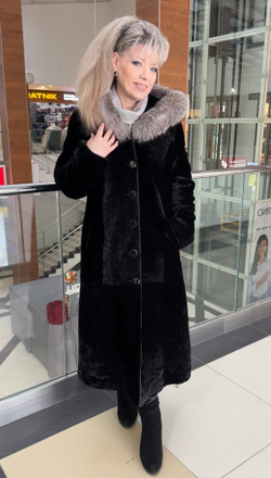 Пальто-шубка из мутона с капюшоном