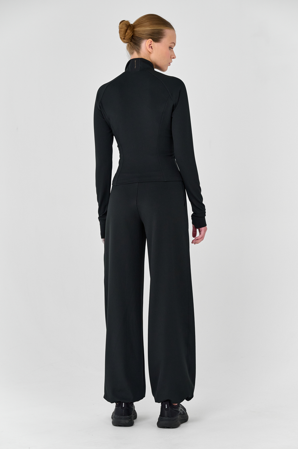 Рашгард приталенный с карманами