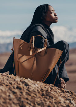 POLENE СУМКА CYME TOTE, ЦВЕТ ВЕРБЛЮЖЬЕЙ ШЕРСТИ