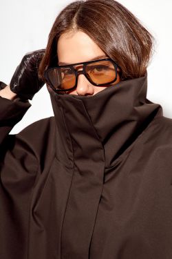 Ветровка О-силуэта с высоким воротом шоколадного цвета