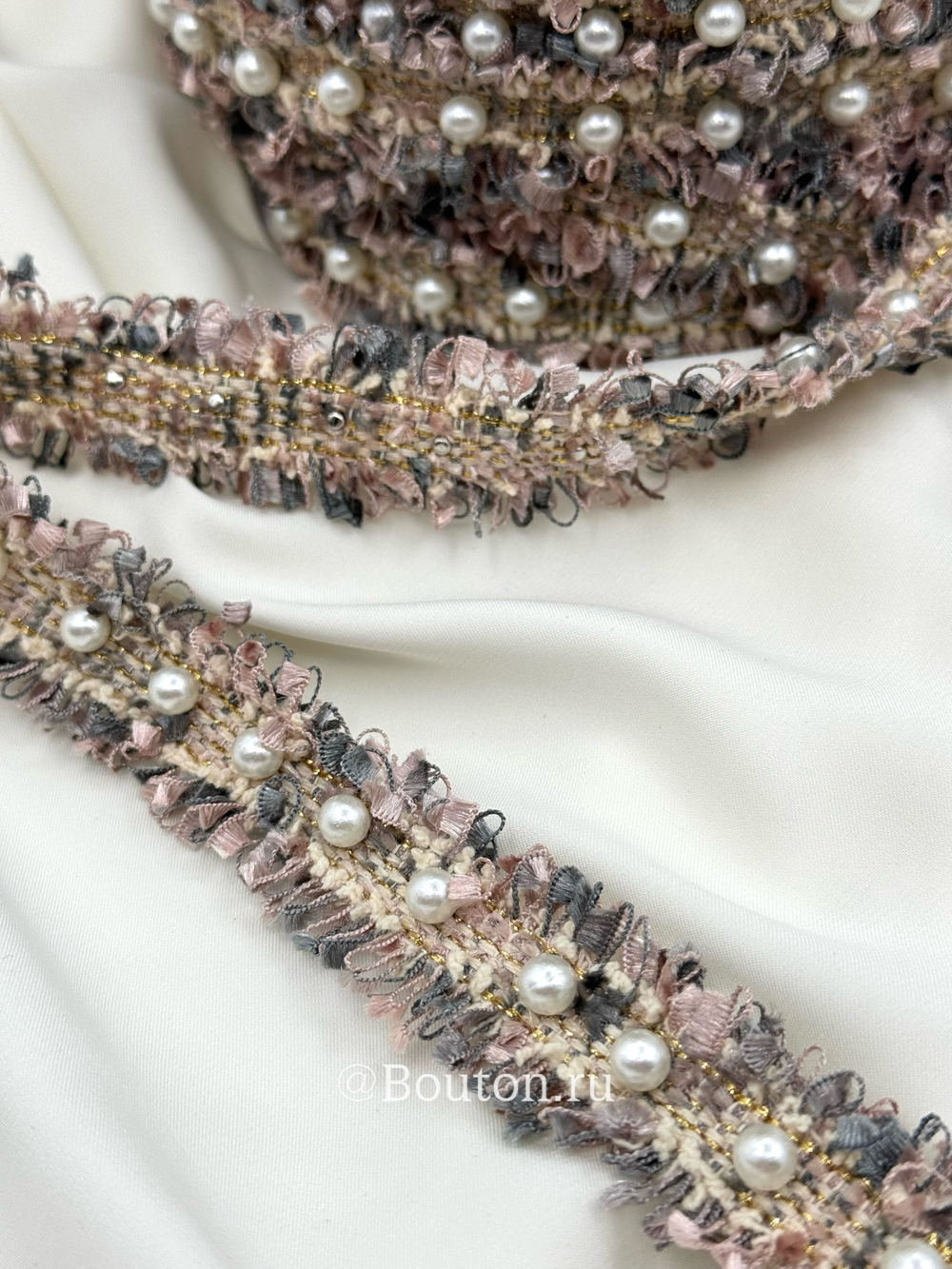 Тесьма серо-розовая с жемчугом твид