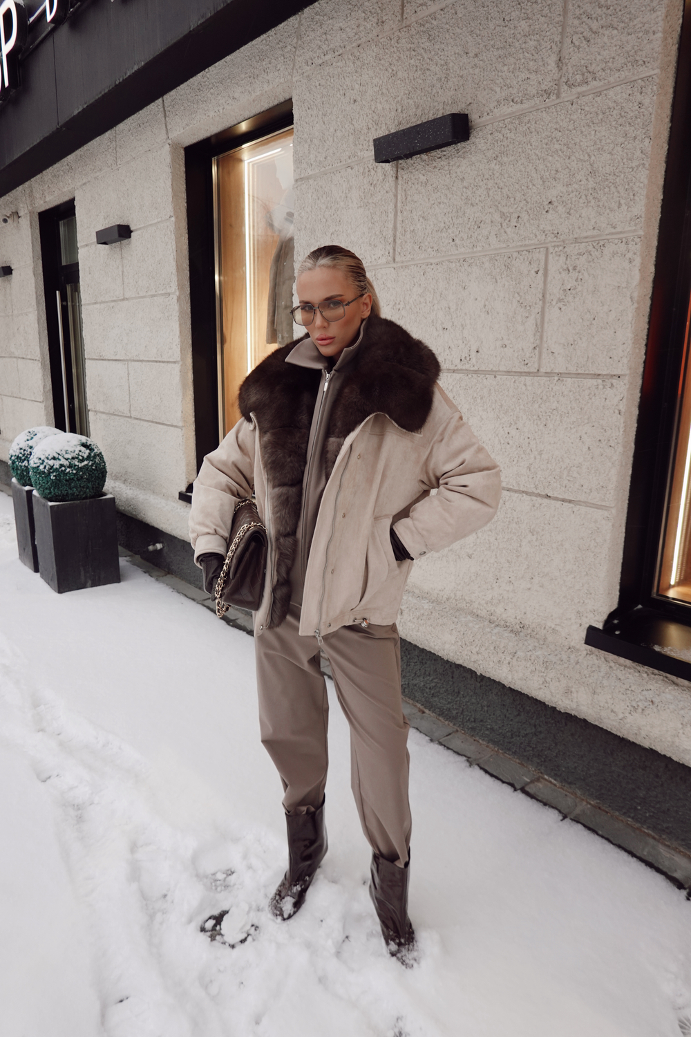 Пуховик из экозамши с пуховым наполнителем