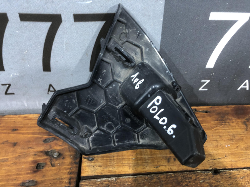 Кронштейн решетки радиатора Polo 6 20-нв Б/У Оригинал 6N5807985