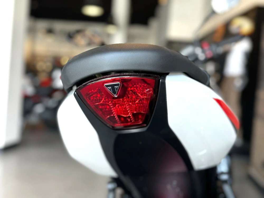 Triumph Trident 800, 2026