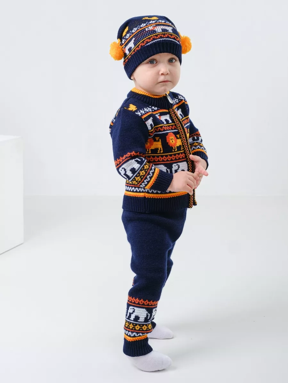 Костюм вязаный