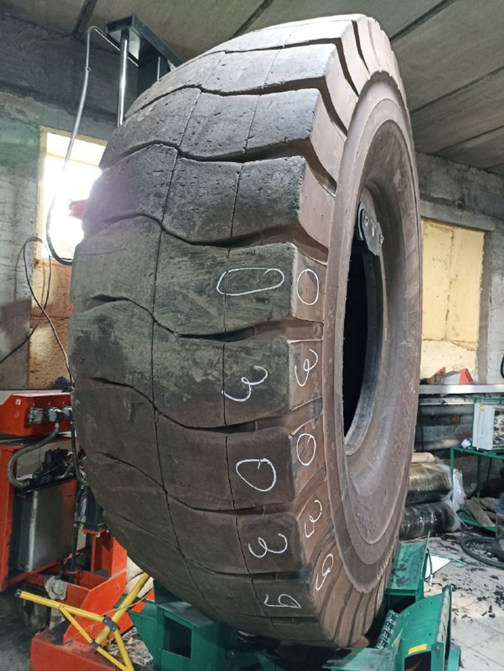 33.00R51 Bridgestone VRPS шина б/у