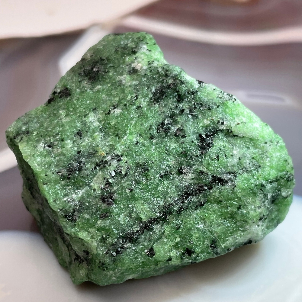 27637 Цоизит необработанный галтовка 55мм