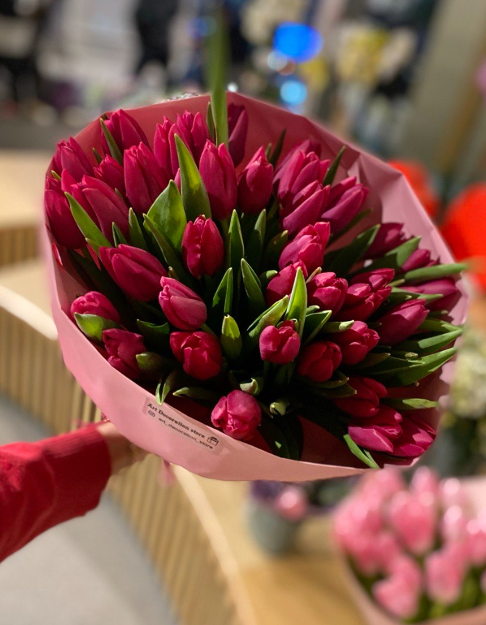 Букет из 39 ярко-розовых тюльпанов