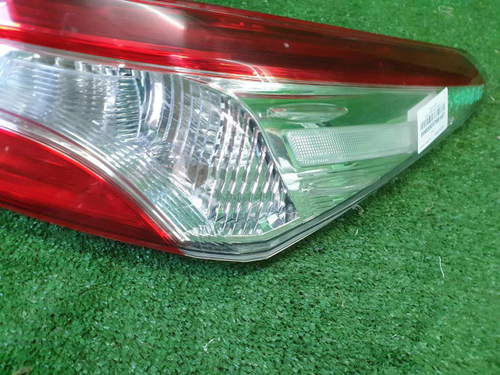 Фонарь правый внеш Toyota Camry xv70 17-нв галоген