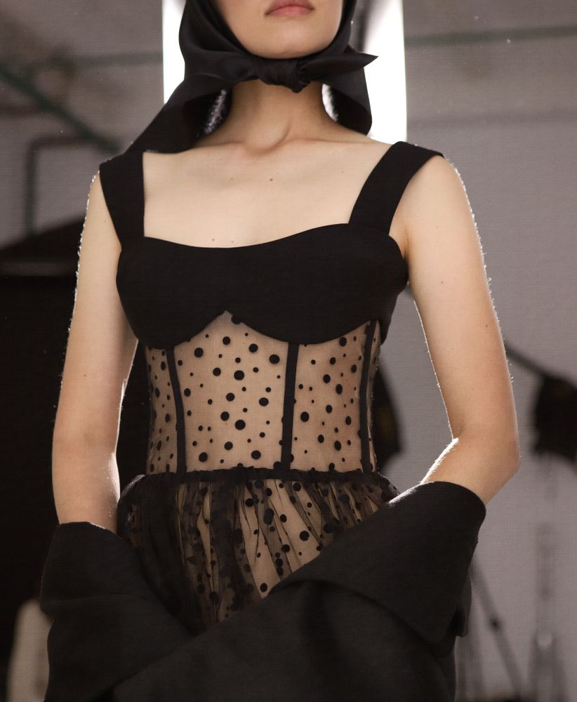 Топ в горох с баской