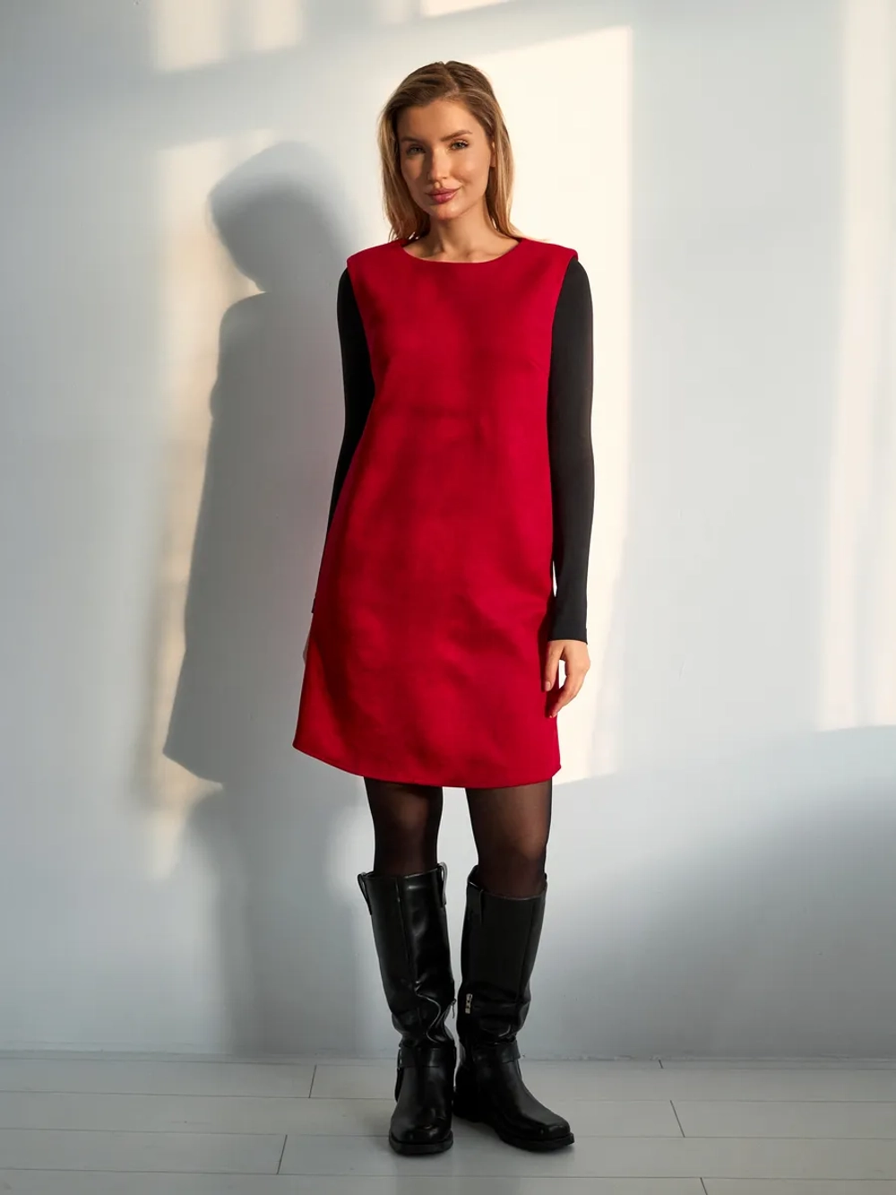 Платье сарафан офисное замшевое А силуэт с лампасами