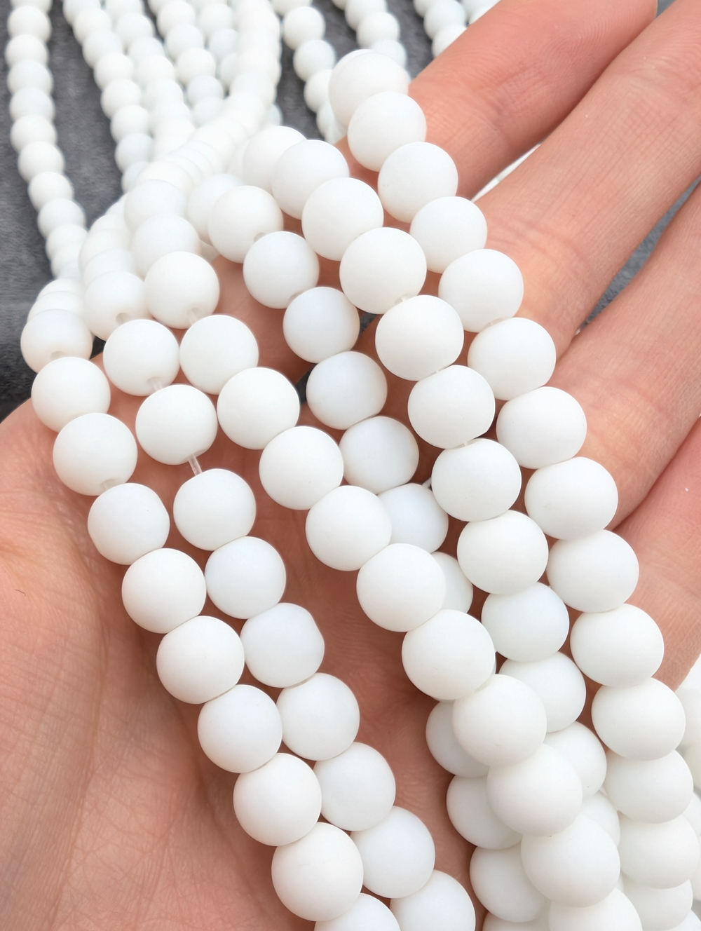 Бусины стеклянные белые матовые 8мм