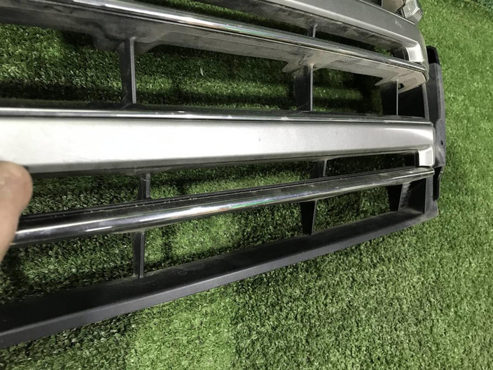 Решетка радиатора Toyota Land Cruiser 200 (2015-2021)