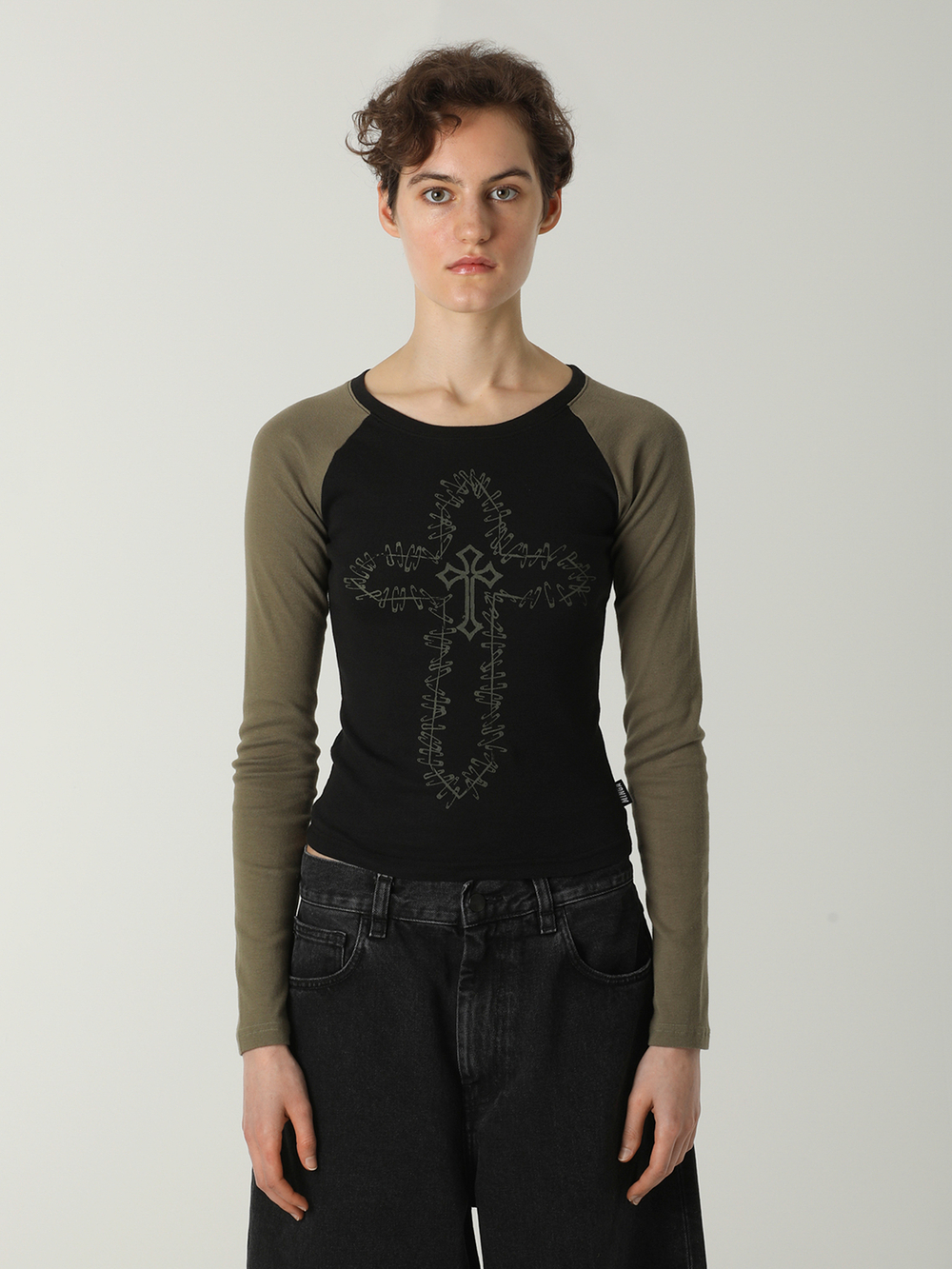 Топ Hollow Cross Graphic Raglan