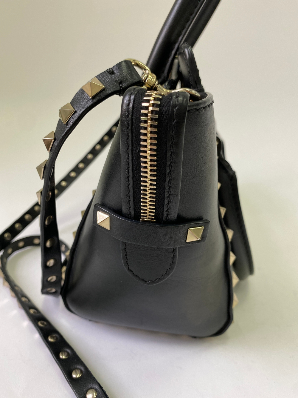 Сумка Valentino Garavani Rockstud Tote Rigid Leather Mini