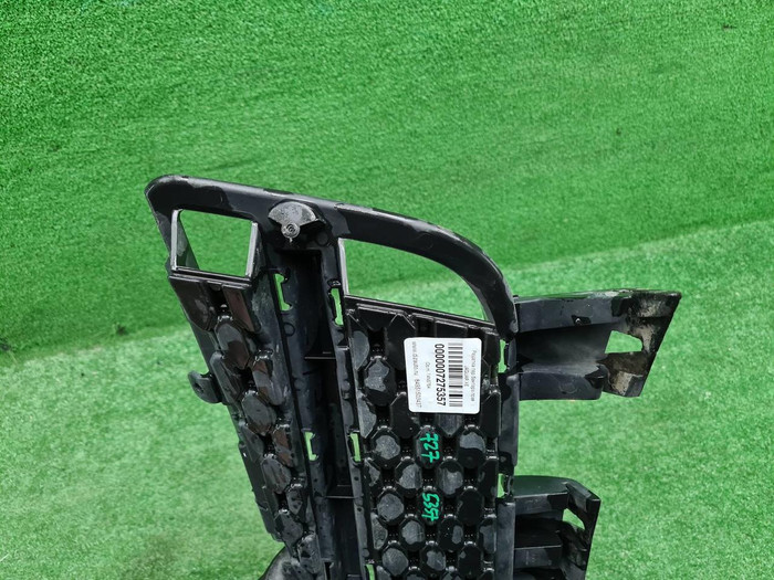 Решетка переднего бампера Jaguar XE (2015-2019)