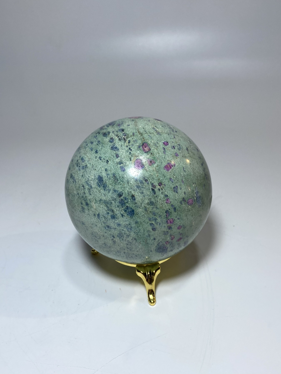 Шар из рубина в фуксите