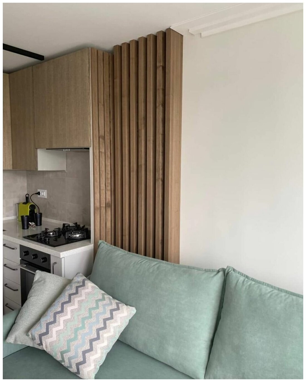 Декор из реек в кухне из Ясеня 40х60мм