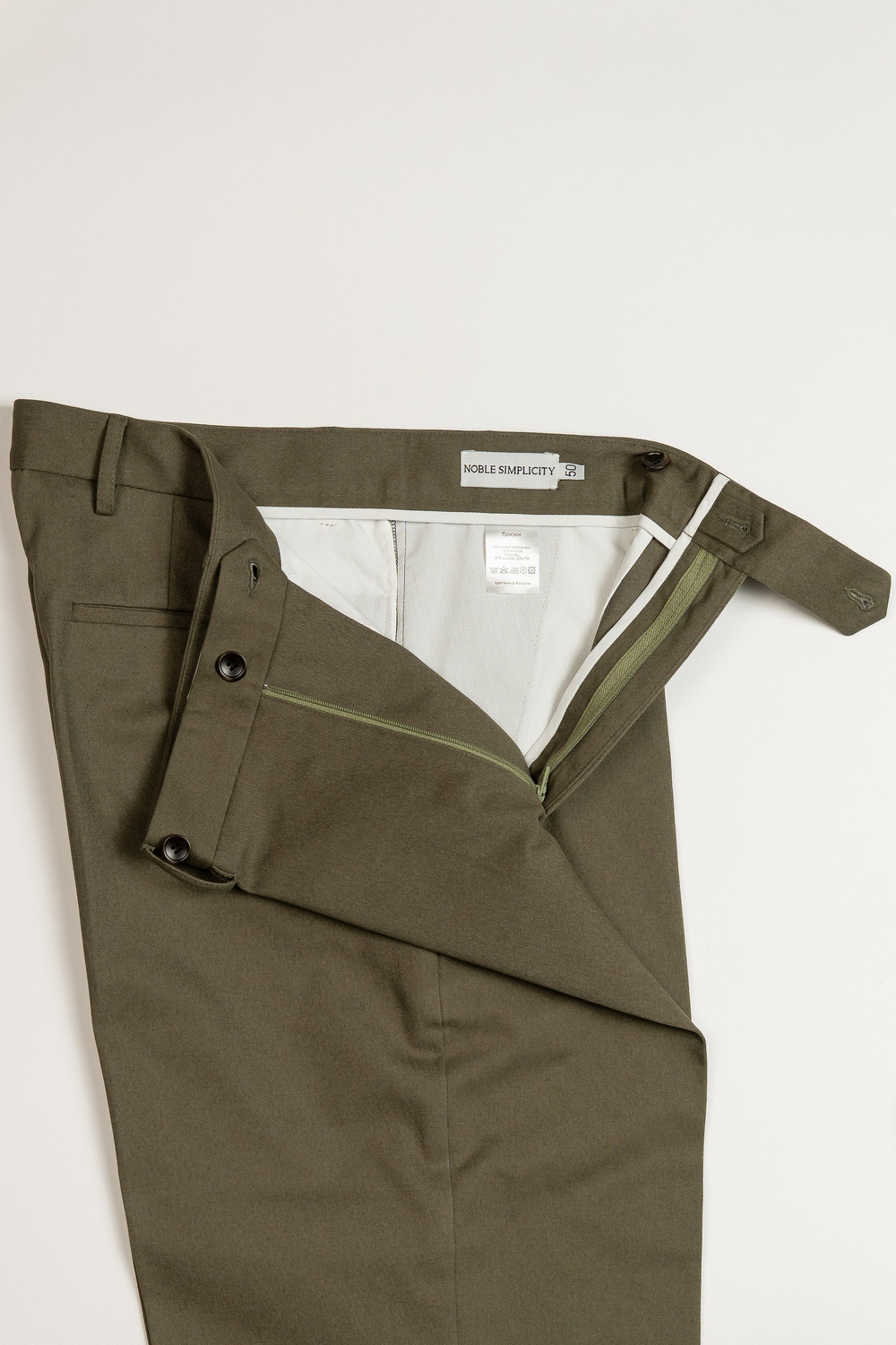 Брюки чинос оливковые