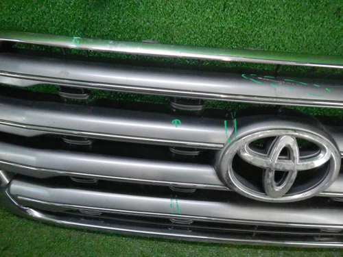 Решетка радиатора Toyota Land Cruiser 200 (2007-2012)