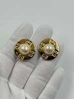 Клипсы с «жемчугом» Givenchy