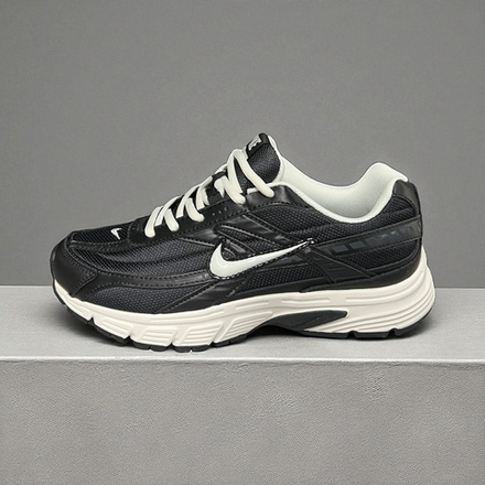 Nike Initiator • Black